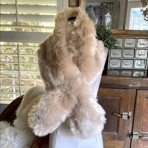 BABEYOND Womens Faux Fur Collar Shawl Faux Fur Scarf Wrap Evening Cape WINTER